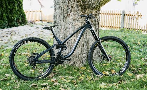 Celoodpružené DH kolo NSbikes Fuzz 29 2, L - testovací